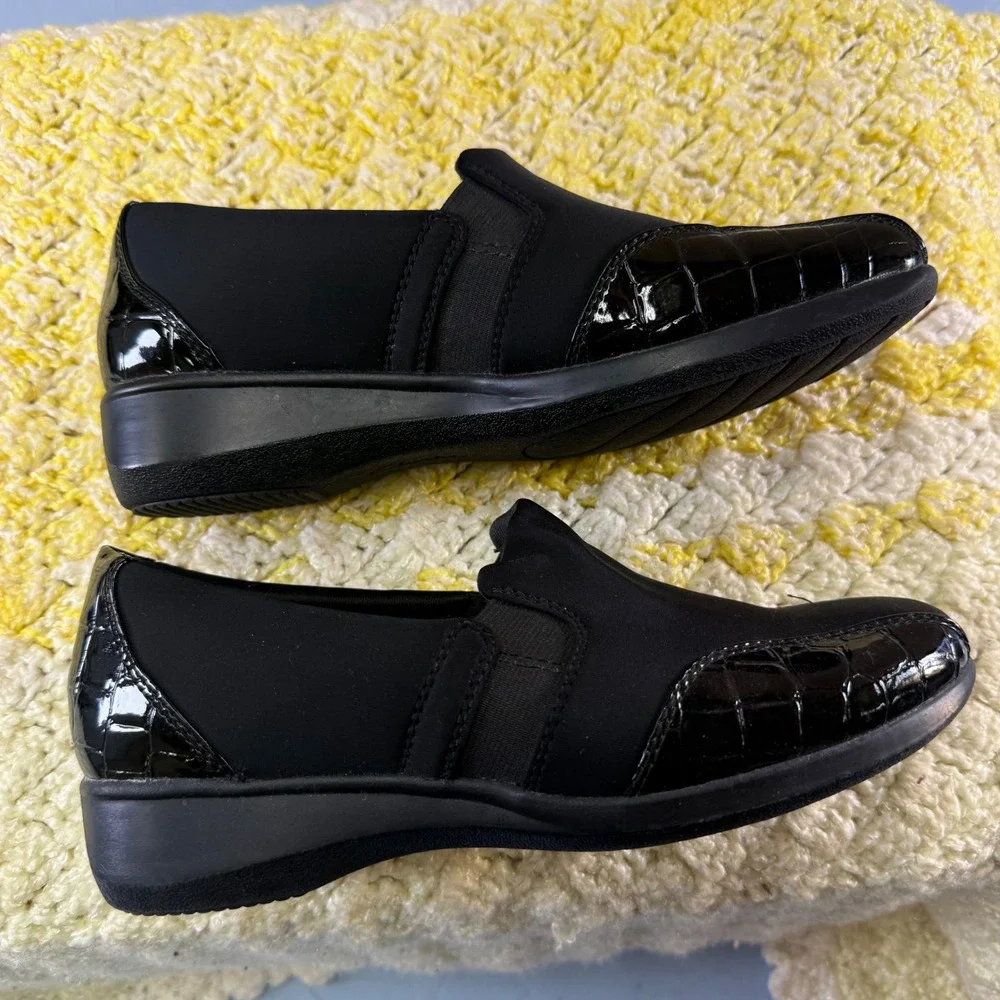 Clarks Collection Womens Black Slip On Loafers Faux Croc Accent 26102169 Size 7M